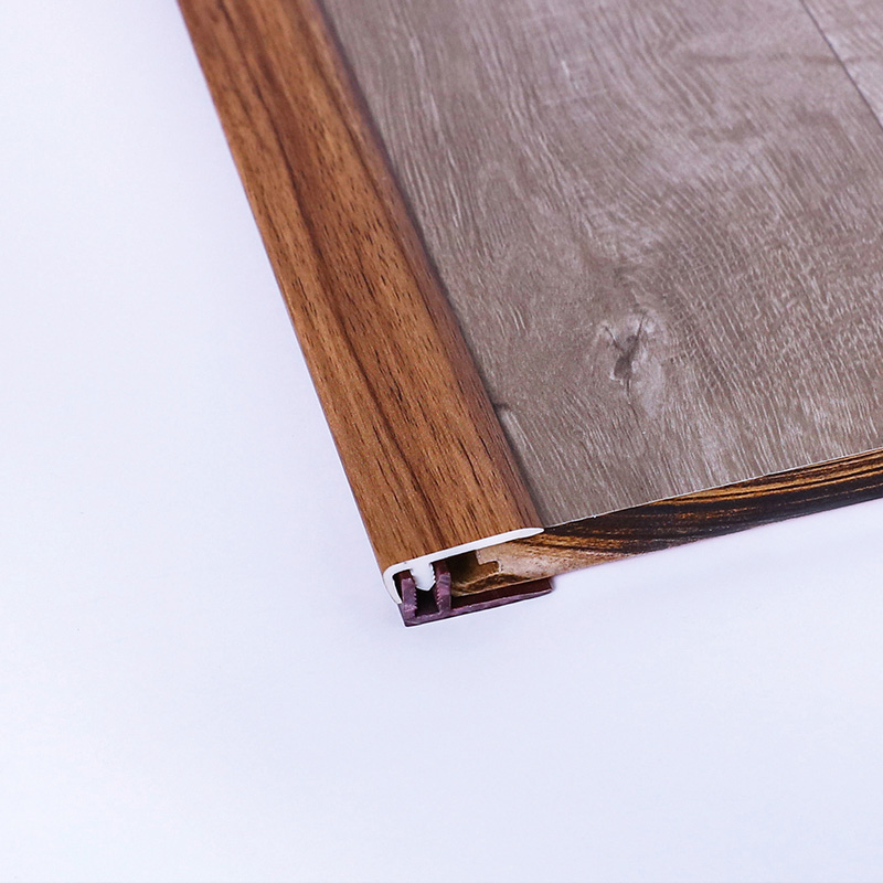 Interior PVC floor edging trims Rebordos interiores em PVC para pavimentos