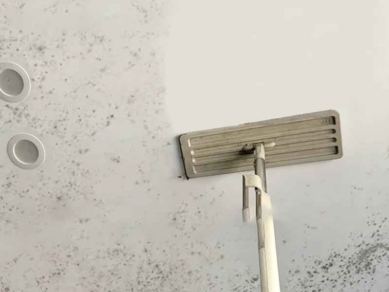 Como você se livra do mofo no teto do banheiro?