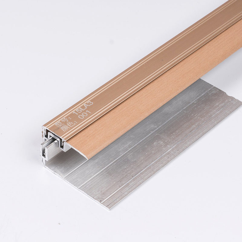 Faixa de transi&ccedil;&atilde;o de azulejos e carpetes de v&aacute;rios tamanhos