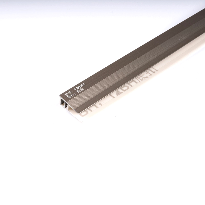 Guarni&ccedil;&atilde;o do nariz da escada em azulejo de formato diferente