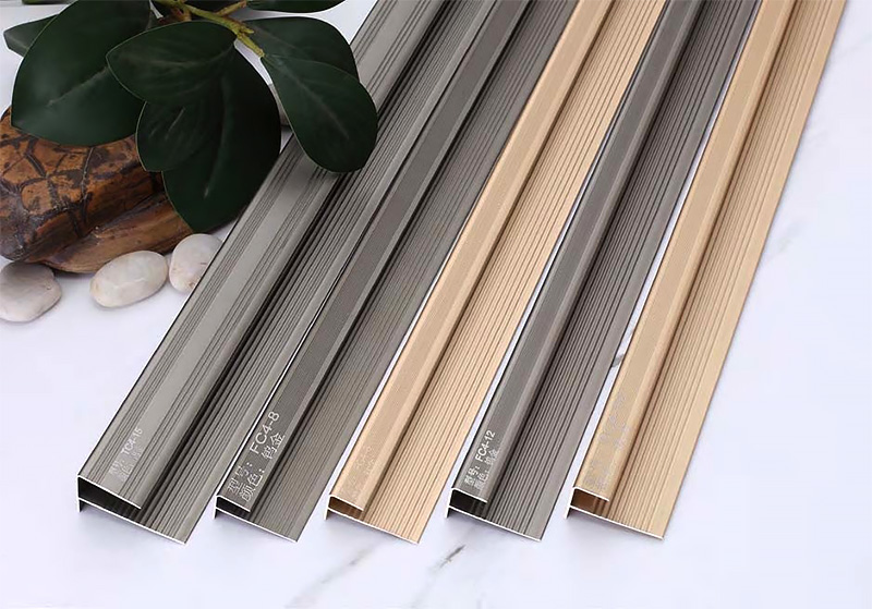 V&aacute;rios tamanhos de acabamento de borda de escada em forma de F