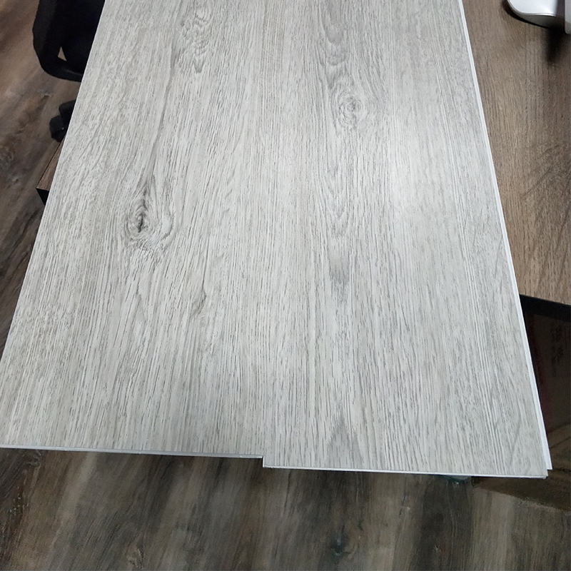 spc clique em piso vin&iacute;lico