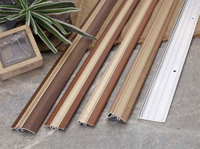 Acabamento de borda de escada em alum&iacute;nio