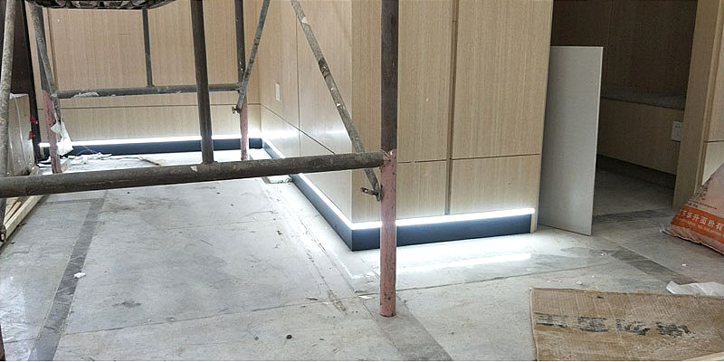 Rodap&eacute; LED vers&aacute;til