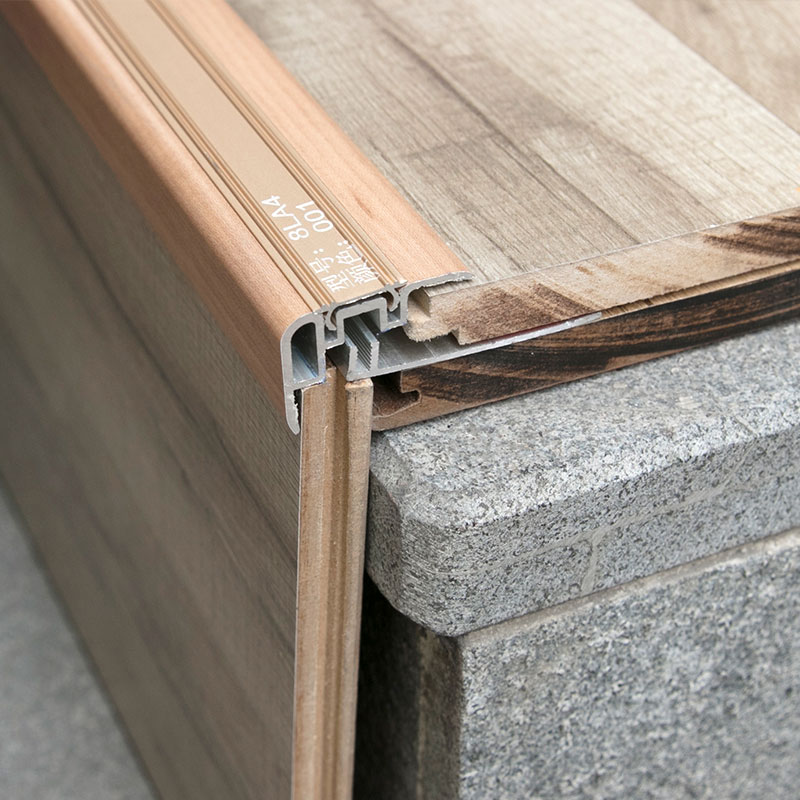 Acabamento personalizado da borda da escada