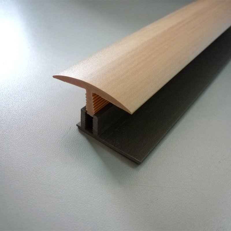 Faixa decorativa de piso em forma de T