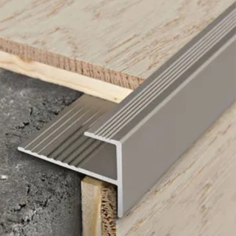 Acabamento luxuoso da borda da escada em forma de F