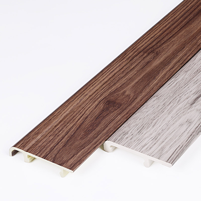 Perfis de rodap&eacute; em PVC