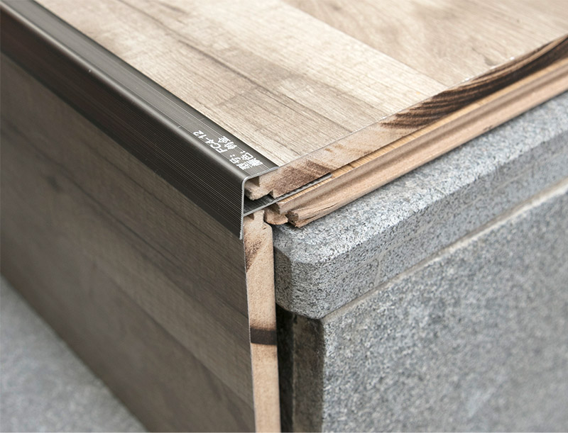 Guarni&ccedil;&otilde;es para escadas em estilo moderno