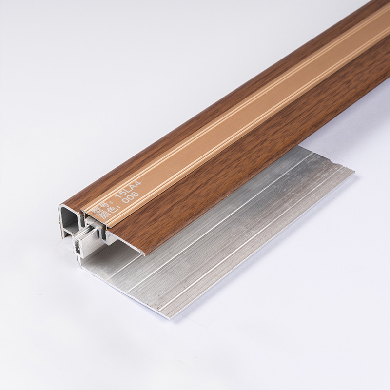 Acabamentos de borda de escada em azulejo