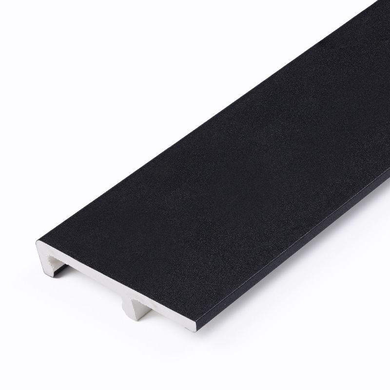 Rodap&eacute;s interiores pretos