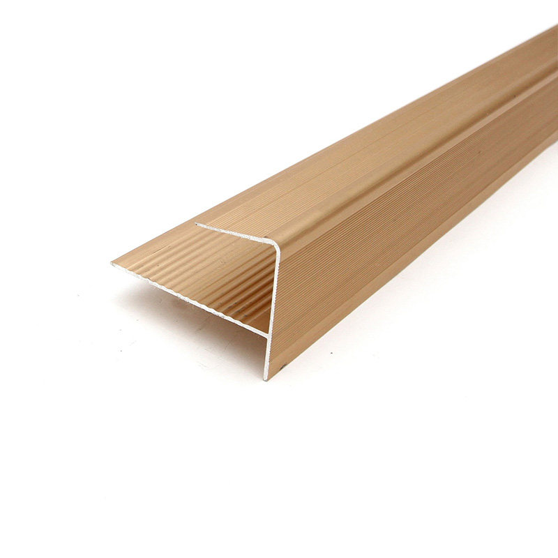 Acabamento da borda da escada em forma de F