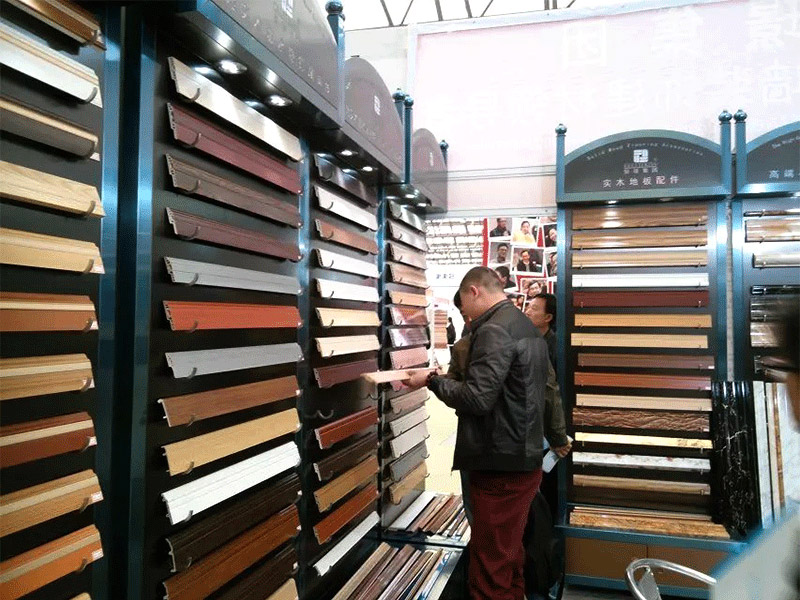 Fornecedor de pain&eacute;is de madeira canelados