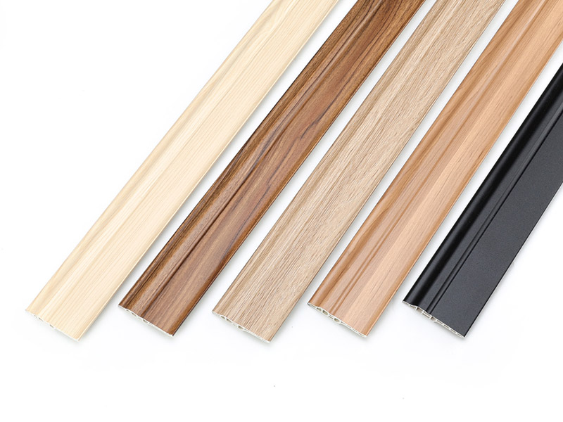 Rodap&eacute; oco com m&uacute;ltiplas cavidades em PVC de 70 * 16 mm