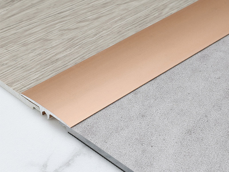 Faixa de transi&ccedil;&atilde;o de piso universal em liga de alum&iacute;nio