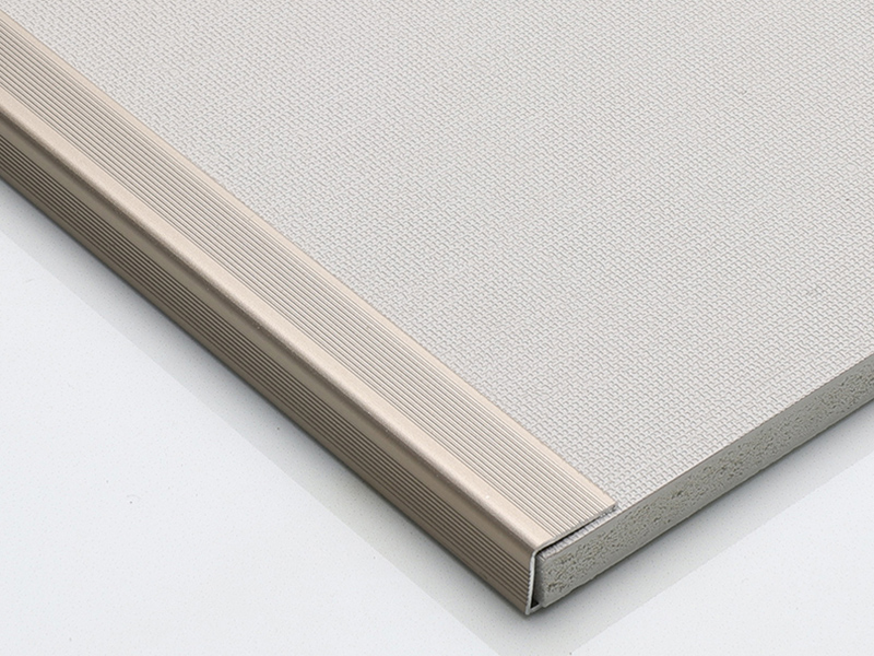 Acabamento de borda quadrada de piso laminado