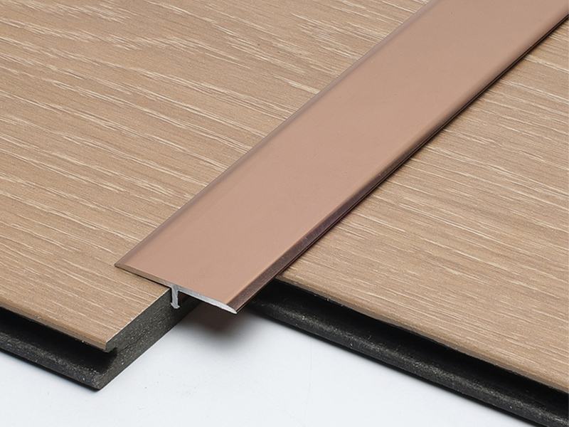 Faixa de transi&ccedil;&atilde;o de alum&iacute;nio em forma de T