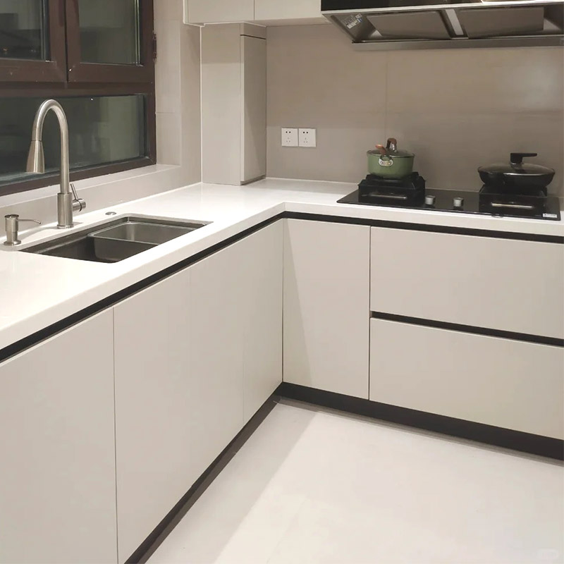 Altura do rodapé do gabinete e método de instalação