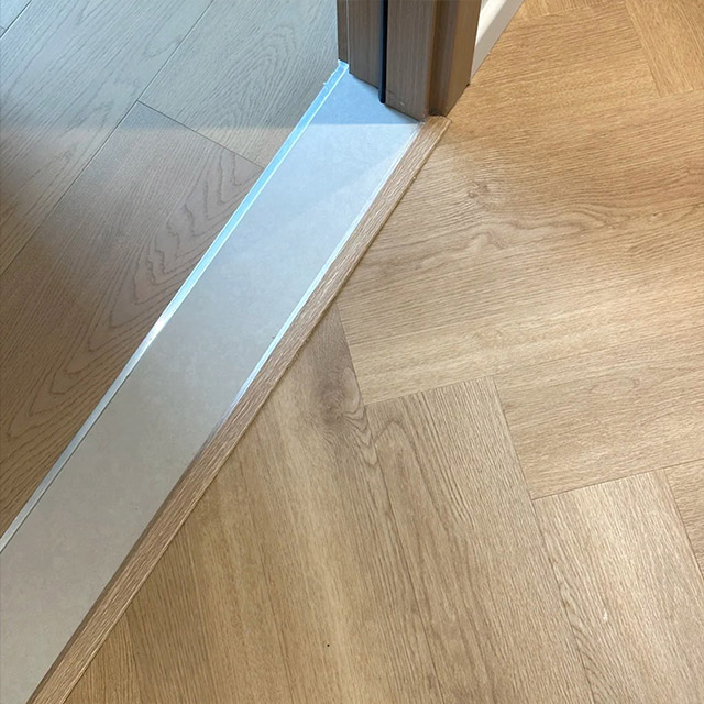 Tira de borda de piso SPC em forma de L de 24 * 4 mm