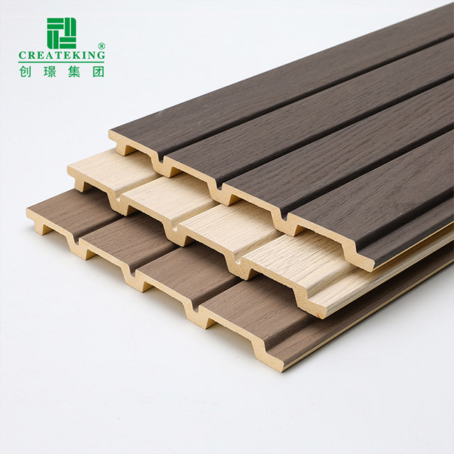 Painéis de parede canelados de PVC com acabamento em madeira de 170 * 11 mm