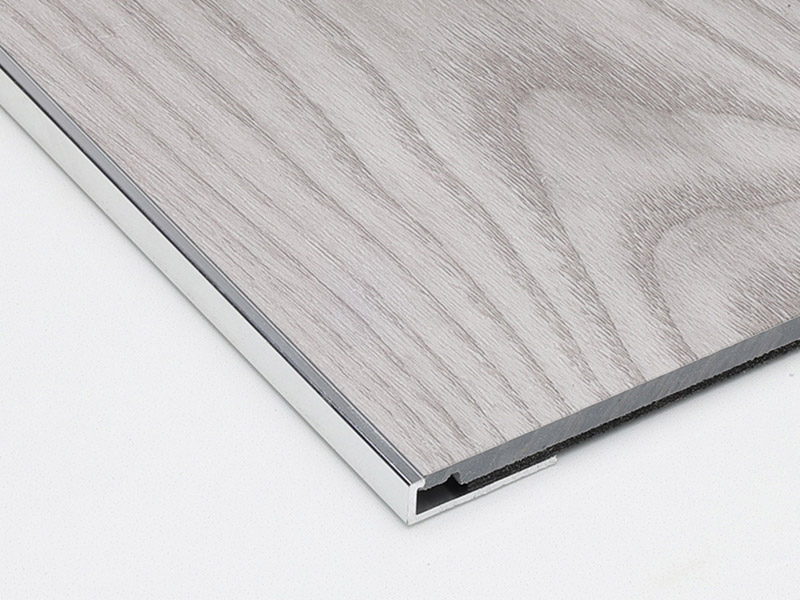 Acabamento de borda de piso de canal C