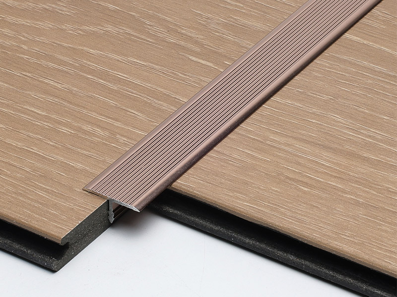 Guarni&ccedil;&atilde;o de alum&iacute;nio em forma de T