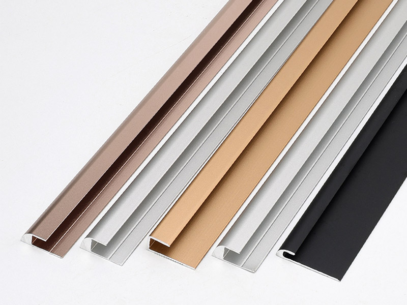 Acabamento de piso em forma de C