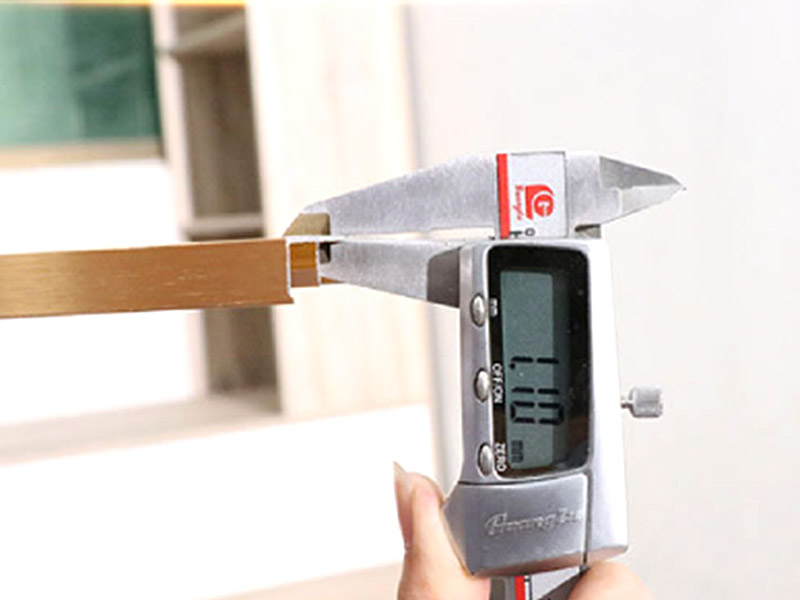 Espessura do material do rodapé: alcance, aplicações e seu impacto