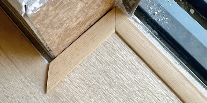 Acabamento de borda em forma de L