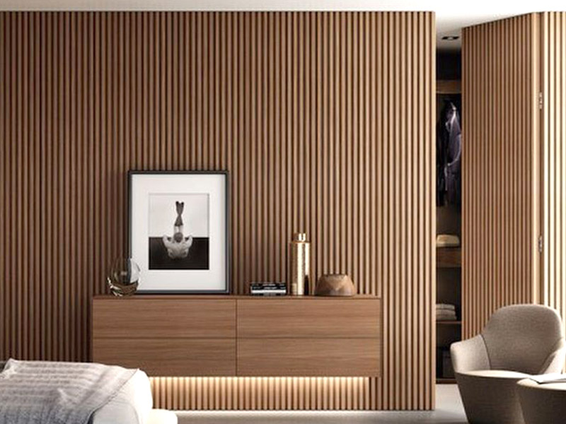 Como são chamadas as coisas de madeira nas paredes?