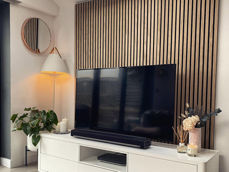 pain&eacute;is de parede de ripas de madeira