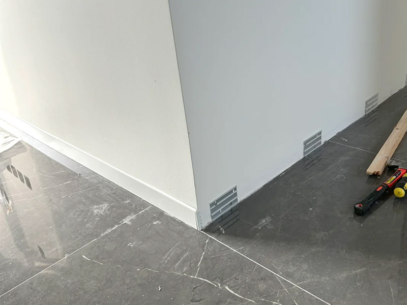 os rodap&eacute;s devem ser da mesma cor das paredes