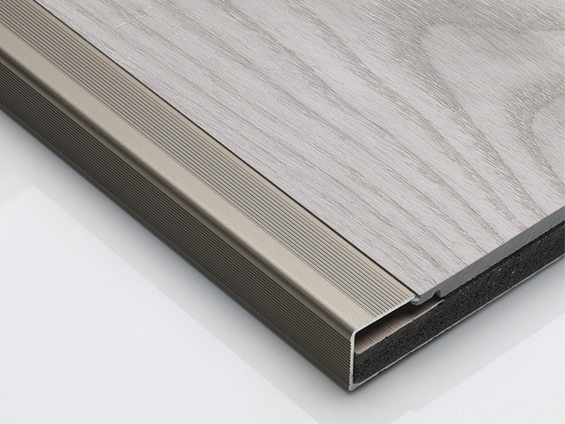 Tira de borda de piso de liga de alum&iacute;nio em forma de C