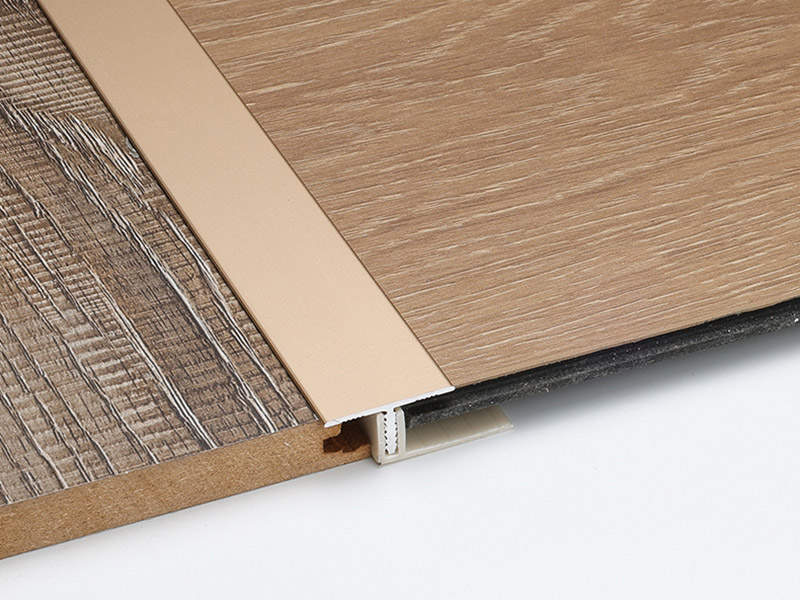 Moldagem em T de alum&iacute;nio