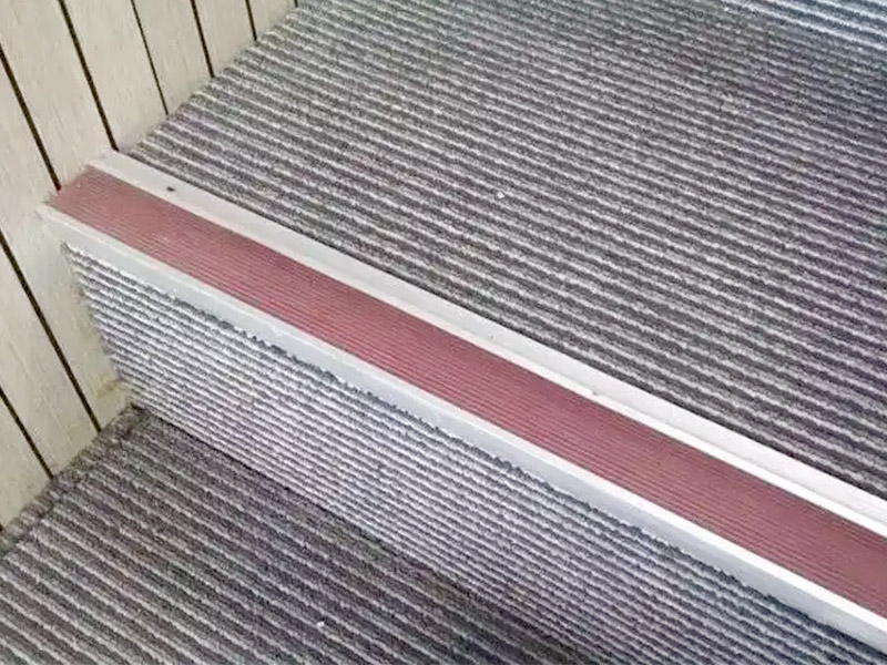 As placas de saia da escada são necessárias?