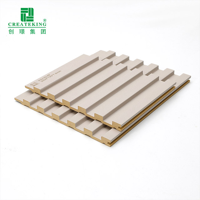 Painéis de parede canelados sólidos de PVC de 130 * 7,8 mm