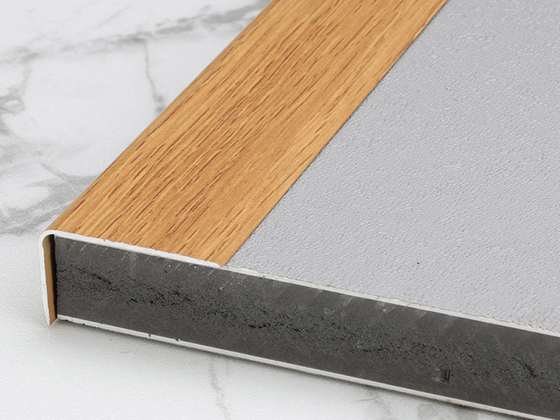 Tira de acabamento de piso de metal em forma de L