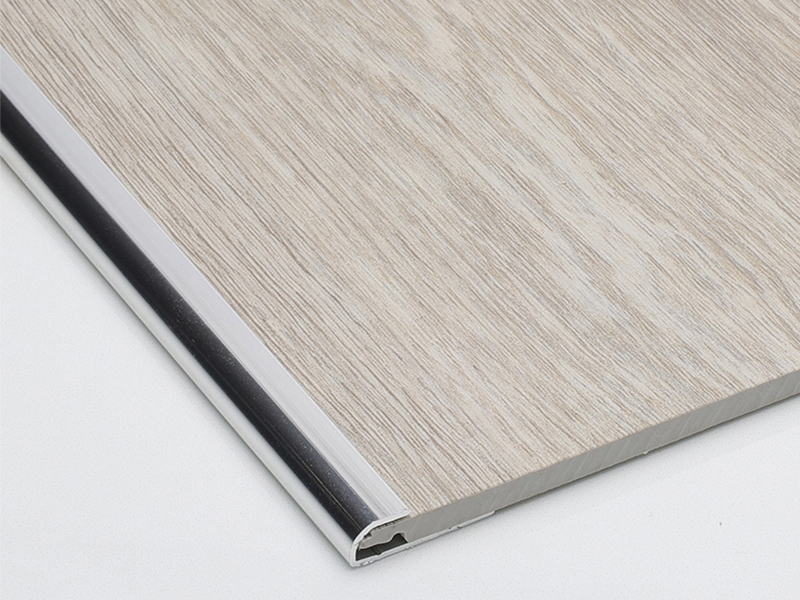 Acabamento de borda de piso de metal em forma de C