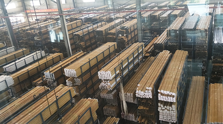 Pain&eacute;is de parede, rodap&eacute;s e acess&oacute;rios de piso em PVC - fabricados na China