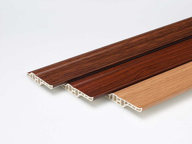 rodap&eacute; multifuncional em PVC de 68*16mm