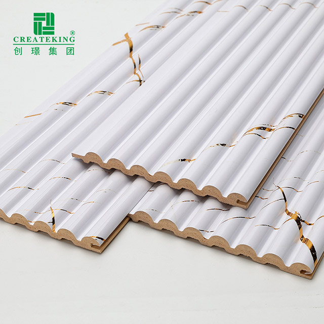 Painel de parede semi-redondo sólido com acabamento em mármore branco dourado 105,5 * 8,5 mm