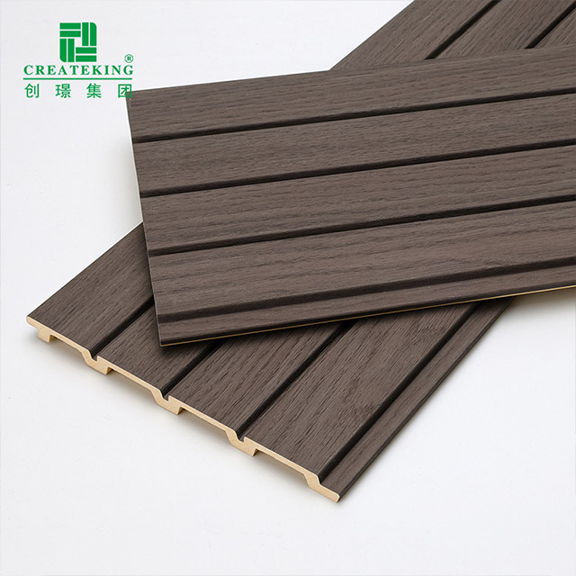 Painéis de parede canelados de PVC com acabamento em madeira de 170 * 11 mm