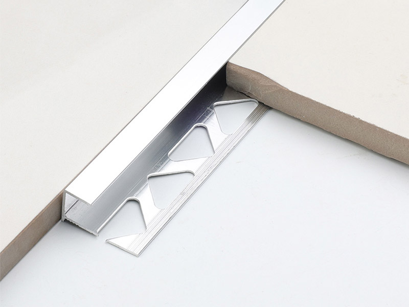 Acabamento de borda de ladrilho em forma de C