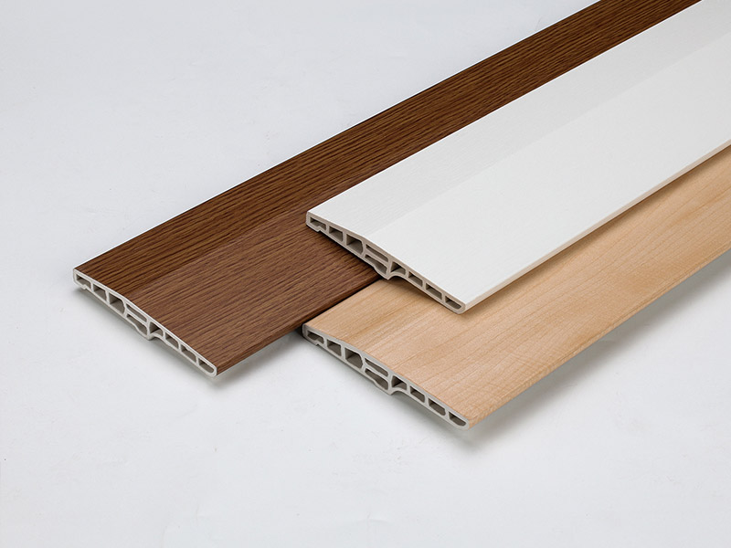 Rodap&eacute; de PVC oco chanfrado 100*15mm