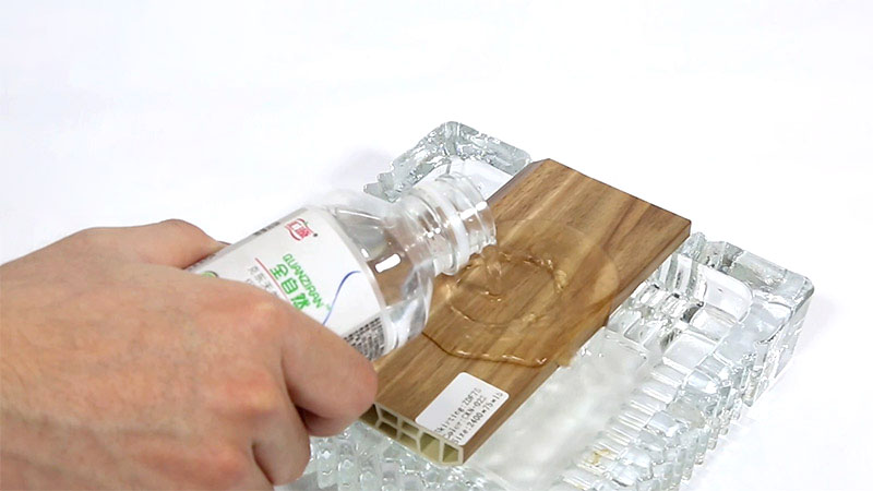 Os rodapés de PVC são à prova d'água?