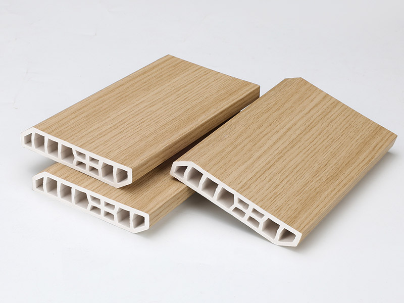 rodap&eacute; de PVC de 75*15mm