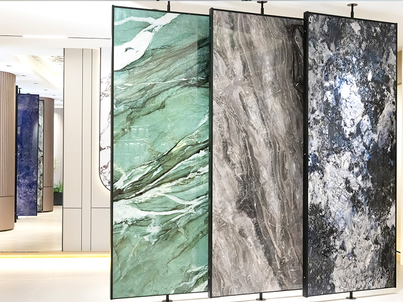 Do que é feito o mármore falso?