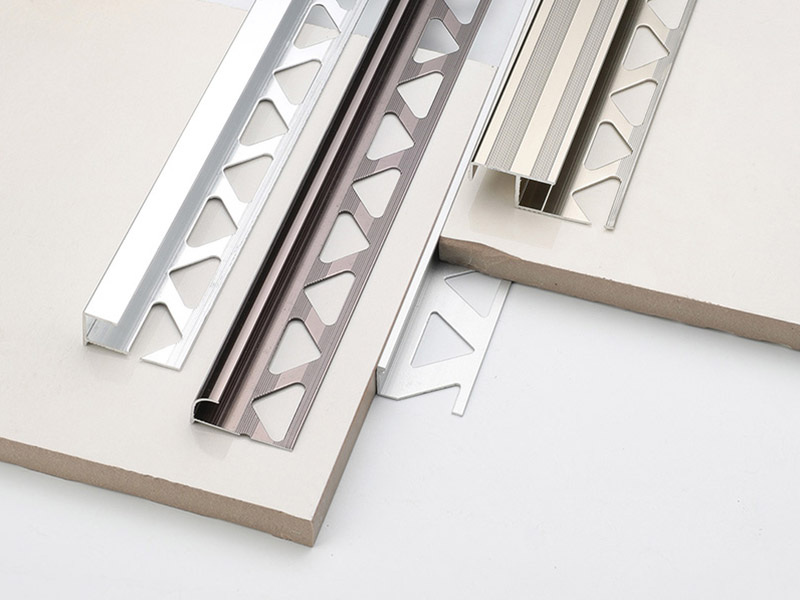 Acabamento de borda de ladrilho em forma de C