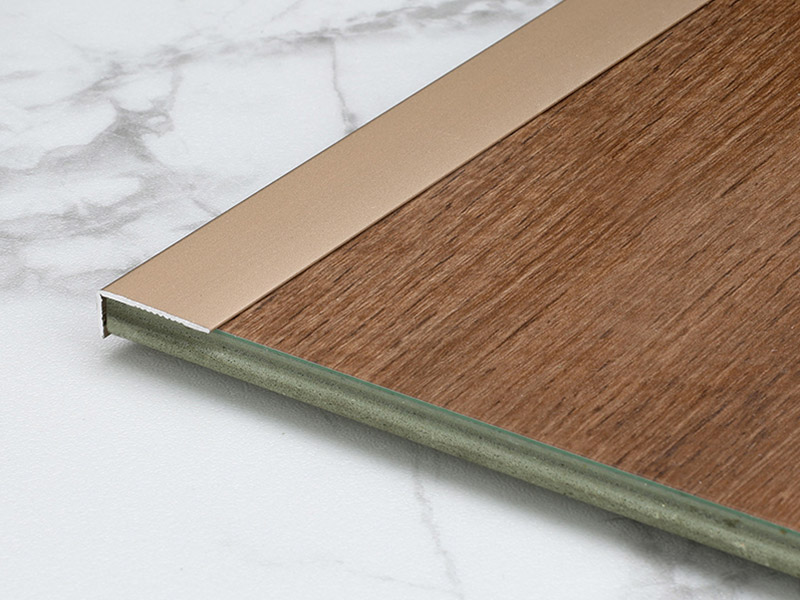 Faixa de transi&ccedil;&atilde;o de piso em forma de L