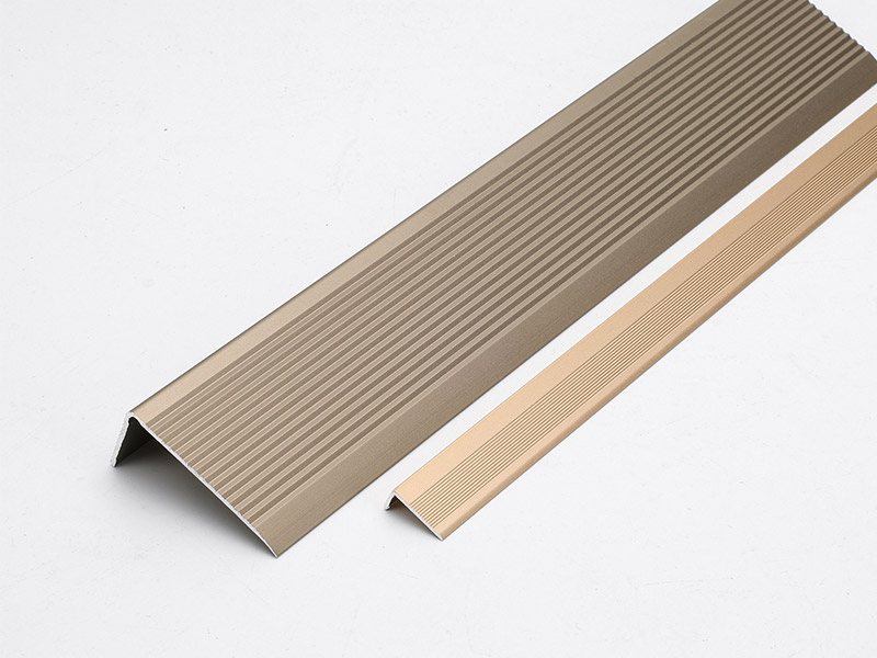 Acabamento da cobertura do piso em forma de L